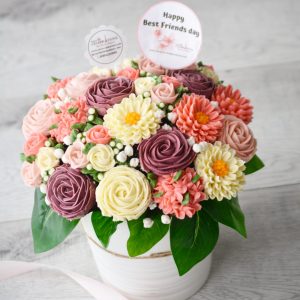 Regal Queen Cupcake Bouquet - UAE National Product